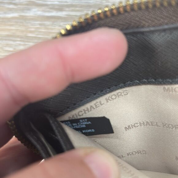 1122 Michael Kors brown signature full zip wallet - Picture 10 of 12